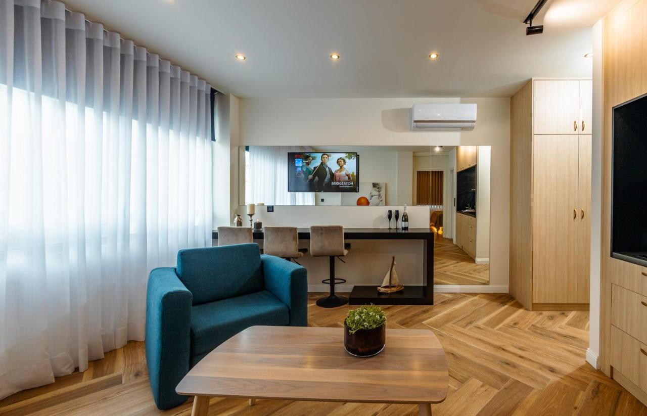 Triple A - Prime Location - Between Monastiraki & Syntagma Square-Free Parking! Atina Dış mekan fotoğraf